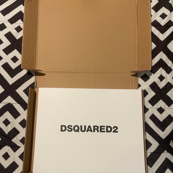 DSQUARED2. GARMENT DYED MARINE SHORTS - Picture 2 of 10